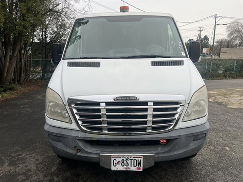 Used 2013 Freightliner Sprinter 2500 image 8