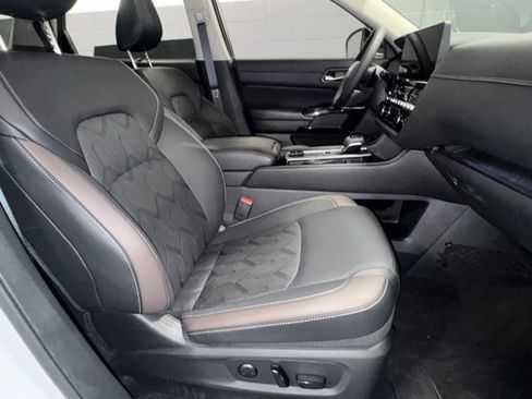 New 2026 Nissan Pathfinder Platinum w/ Cargo Package AWD/4WD image 17