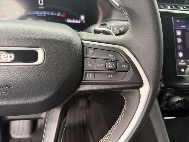 Used 2023 Jeep Grand Cherokee L Laredo AWD/4WD image 24