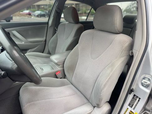 Used 2011 Toyota Camry LE image 13