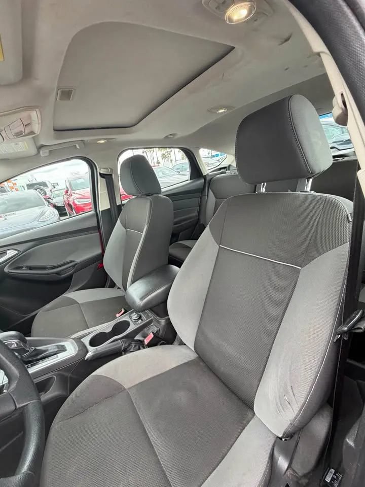 Used 2012 Ford Focus SE FWD image 8