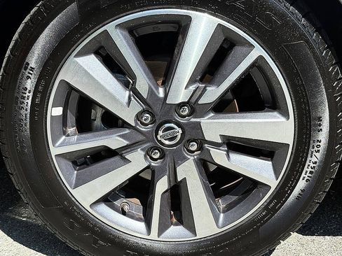Used 2020 Nissan Versa SV FWD image 8