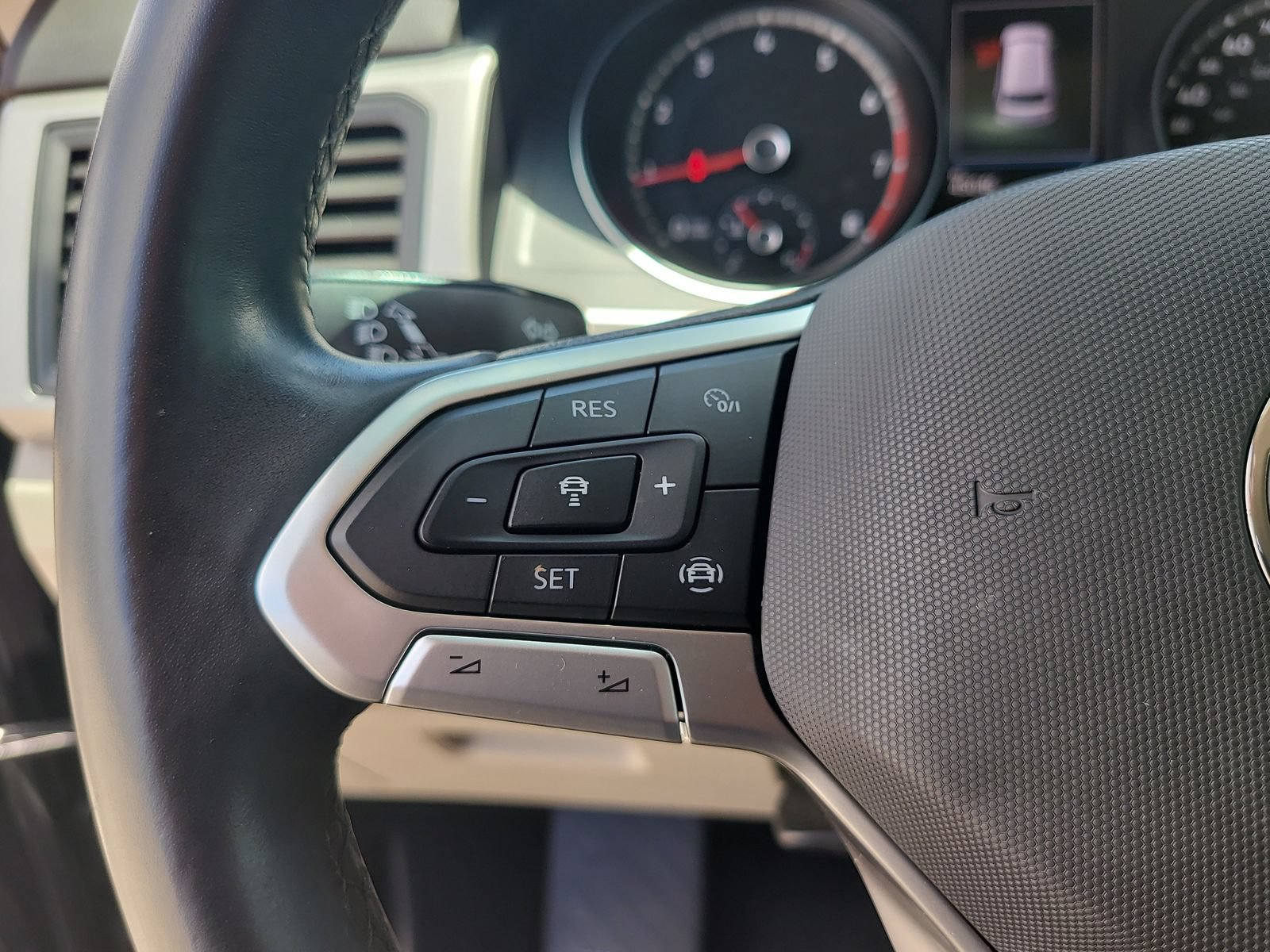 Used 2021 Volkswagen Atlas SE w/ Towing Package FWD image 27