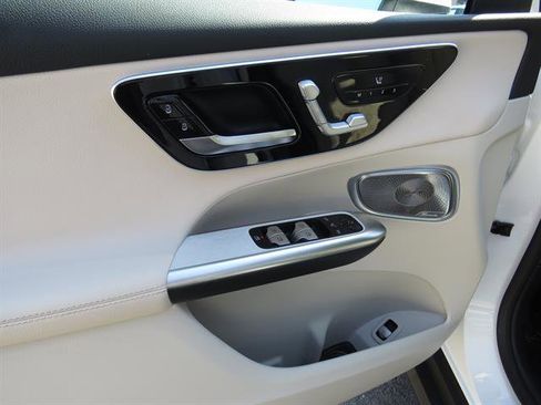 Used 2026 Mercedes-Benz GLC 300 4MATIC image 9