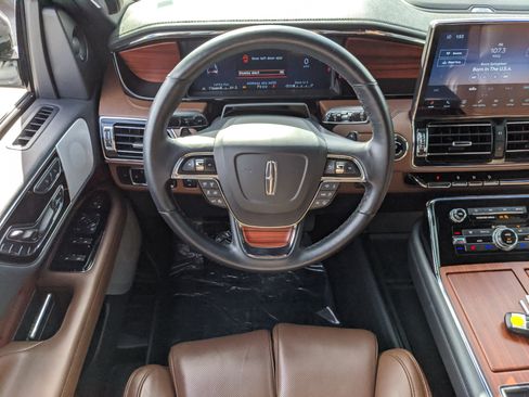 Used 2024 Lincoln Navigator L Reserve image 13