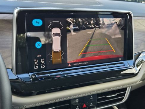 Certified 2025 Volkswagen Atlas SE w/ Black Wheel Package image 21