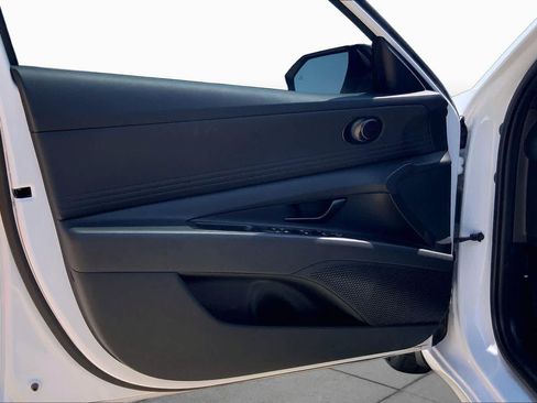 Used 2025 Hyundai Elantra SEL FWD image 22