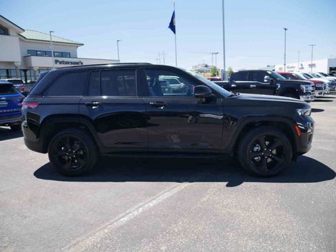 Used 2024 Jeep Grand Cherokee Limited w/ Luxury Tech Group II AWD/4WD image 20