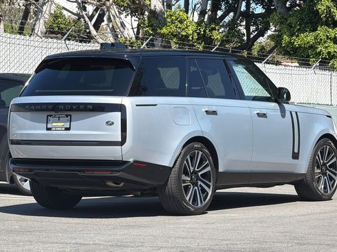 Used 2023 Land Rover Range Rover SE AWD/4WD image 9