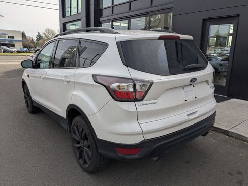 Used 2017 Ford Escape Titanium image 4