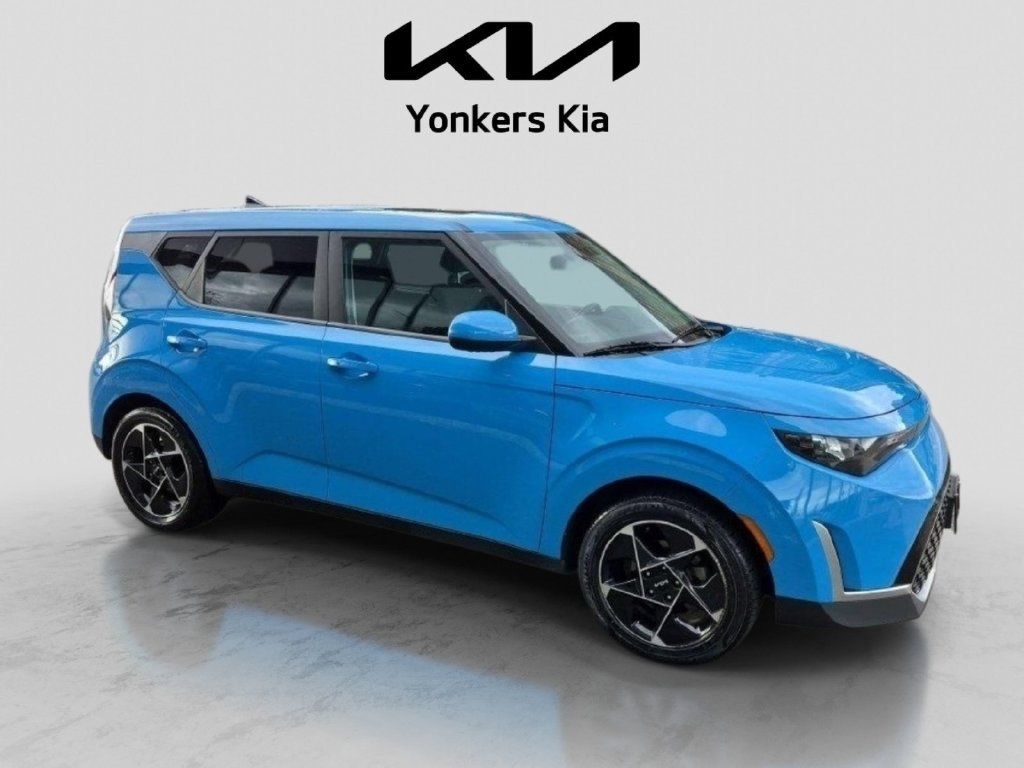 Certified 2023 Kia Soul EX FWD image 4
