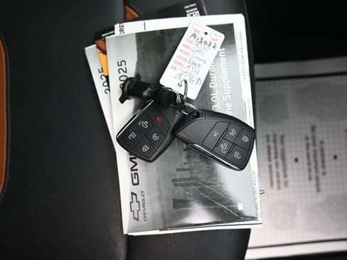 Used 2025 GMC Sierra 1500 AT4 w/ AT4 Preferred Package AWD/4WD image 11