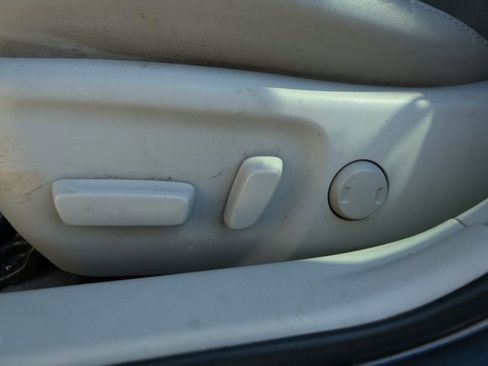 Used 2014 Toyota Camry XLE w/ Leather Package image 24