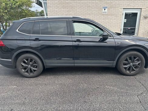 Used 2024 Volkswagen Tiguan SE w/ Panoramic Sunroof Package AWD/4WD image 4