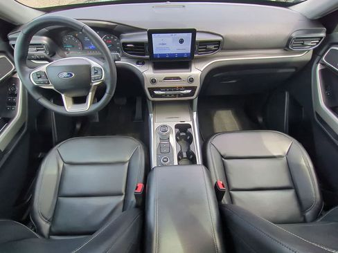 Used 2023 Ford Explorer XLT w/ Equipment Group 202A AWD/4WD image 15