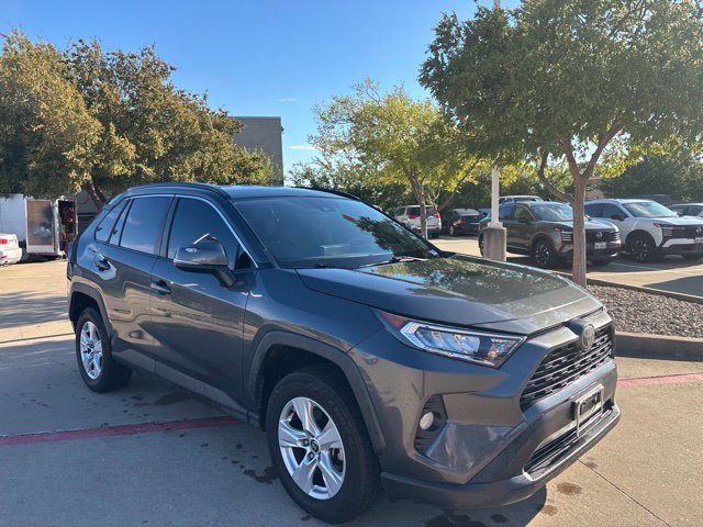 Used 2020 Toyota RAV4 XLE FWD image 3