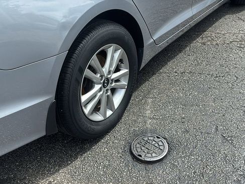 Used 2017 Hyundai Sonata SE w/ Winter Weather Package FWD image 8