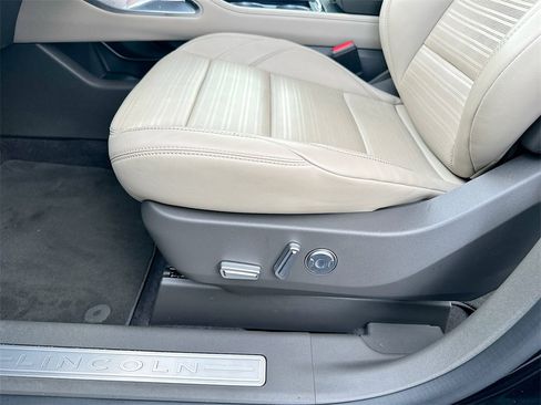 Used 2024 Lincoln Nautilus Reserve image 9