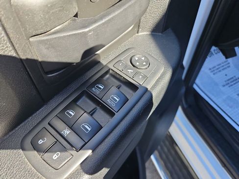 Used 2021 RAM 2500 Tradesman w/ Chrome Appearance Group image 12