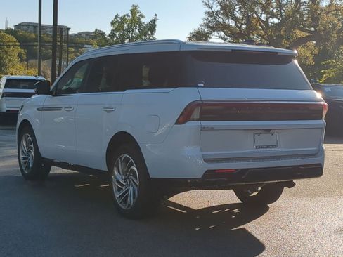 New 2025 Lincoln Navigator Reserve image 5