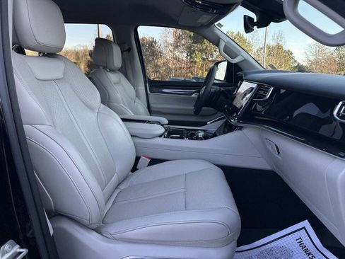 Used 2023 Jeep Wagoneer 4WD image 13