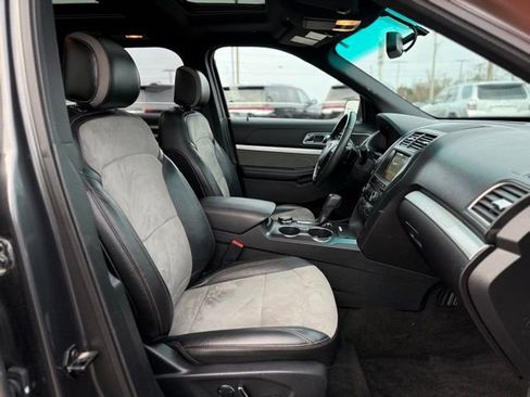 Certified 2017 Ford Explorer XLT w/ Equipment Group 202A image 15