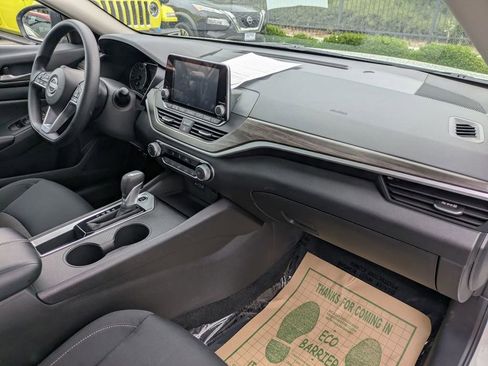 Used 2025 Nissan Altima 2.5 SV image 32