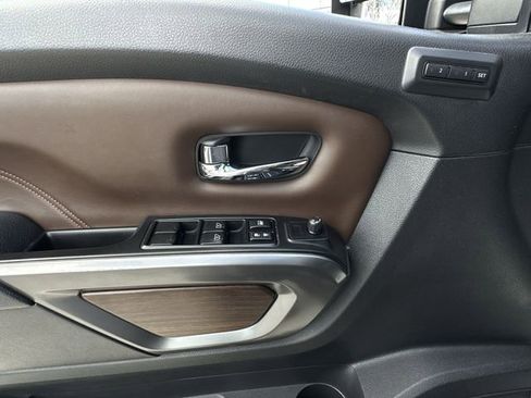 Used 2017 Nissan Titan Platinum Reserve image 21