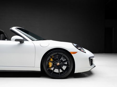 Used 2019 Porsche 911 Targa 4S image 40