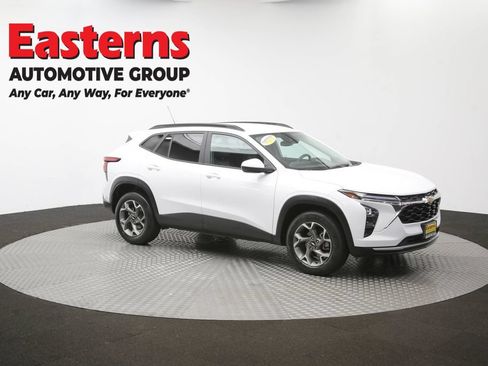 Used 2025 Chevrolet Trax LT FWD image 48