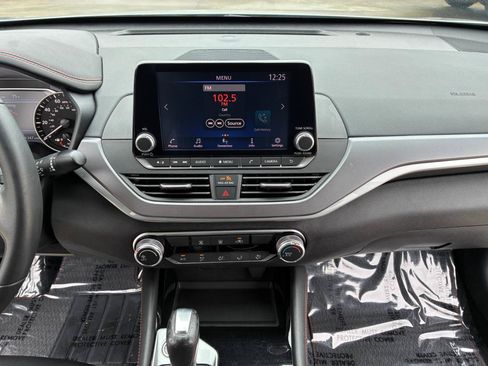 Used 2024 Nissan Altima 2.5 SR FWD image 17