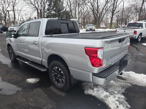 Used 2017 Nissan Titan SL w/ Off-Road Package image 5