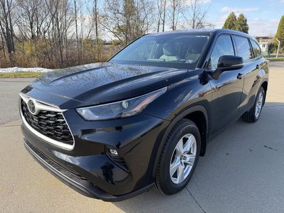 Certified 2022 Toyota Highlander LE