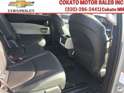 Used 2024 Kia Carnival EX FWD image 19