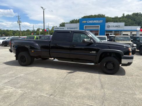 Used 2005 Chevrolet Silverado 3500 LT w/ Heavy-Duty Power Package AWD/4WD image 2