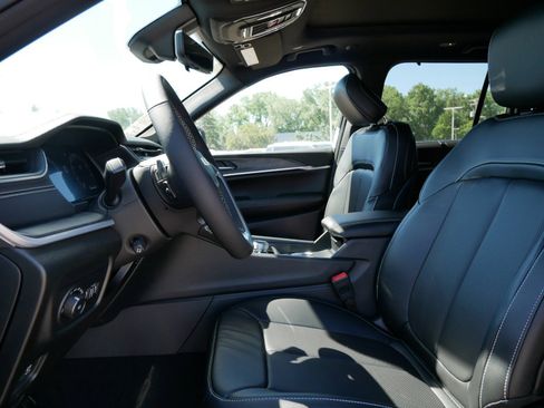 New 2025 Jeep Grand Cherokee Limited w/ Luxury Tech Group II image 9