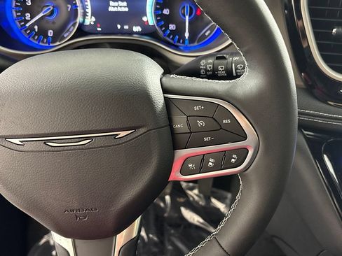 New 2027 Chrysler Pacifica Select FWD image 30