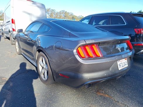 Used 2016 Ford Mustang Coupe image 3
