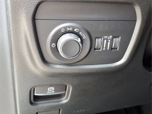 Used 2023 Jeep Grand Cherokee Altitude AWD/4WD image 20
