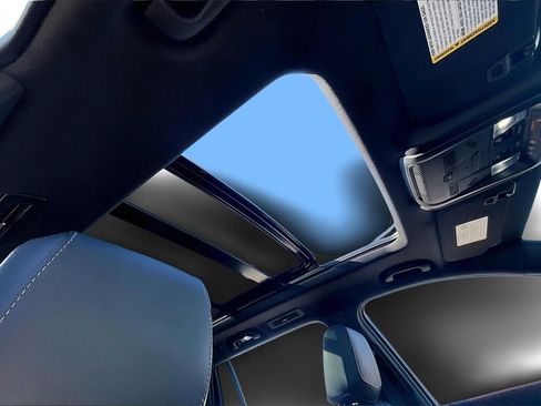 Used 2025 Cadillac XT6 Premium Luxury image 17