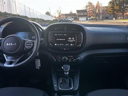 Used 2024 Kia Soul LX w/ Option Group 015 FWD image 9