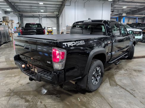 Used 2021 Toyota Tacoma TRD Off-Road w/ TRD Premium Off Road Package image 3