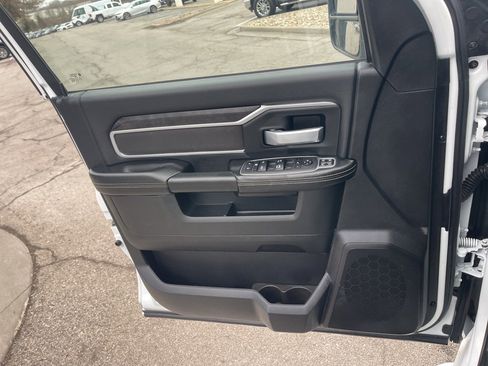 Used 2024 RAM 3500 Big Horn image 35