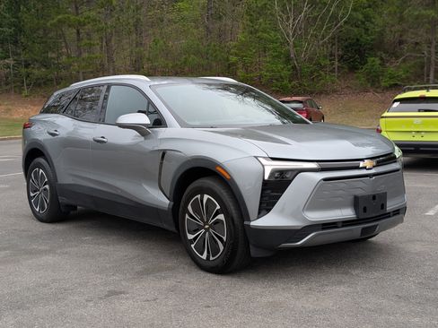 Used 2024 Chevrolet Blazer EV LT AWD/4WD image 11
