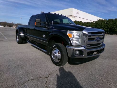 Used 2016 Ford F350 Lariat w/ Lariat Interior Package image 3