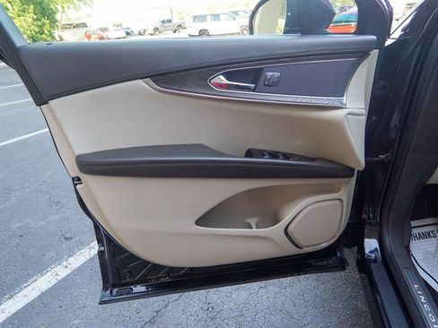 Used 2019 Lincoln Nautilus Select FWD image 17