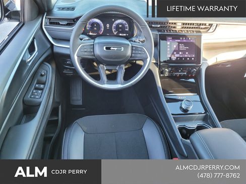 New 2025 Jeep Grand Cherokee L Altitude AWD/4WD image 8