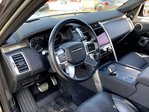 Used 2023 Land Rover Discovery Metropolitan Edition image 16