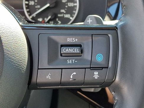 Used 2022 Nissan Pathfinder SV AWD/4WD image 19