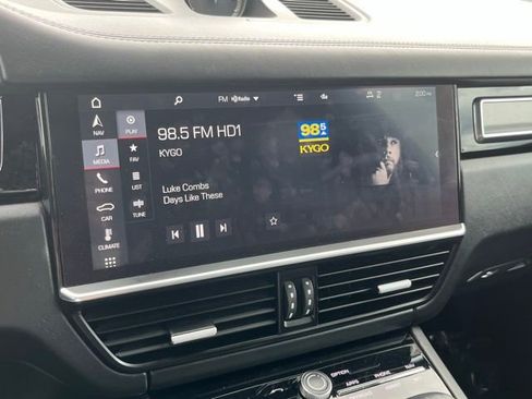 Used 2020 Porsche Cayenne Turbo AWD/4WD image 30